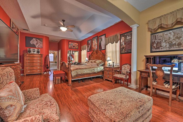 Elegant Valrico Home 15 Mi to Downtown Tampa!