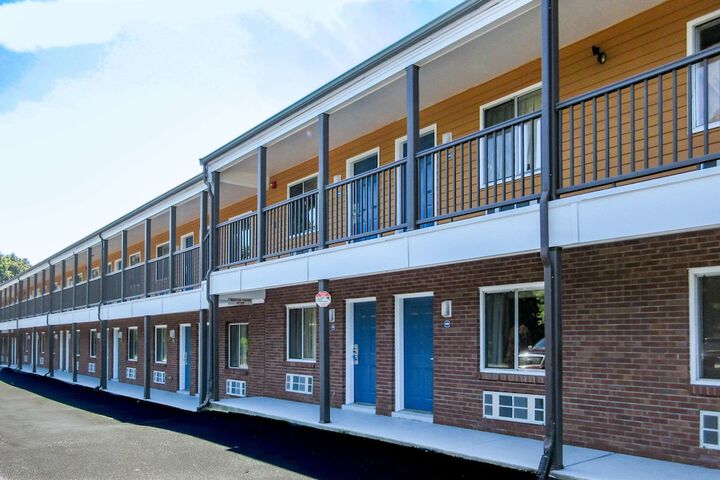 Hotel 4 of 64