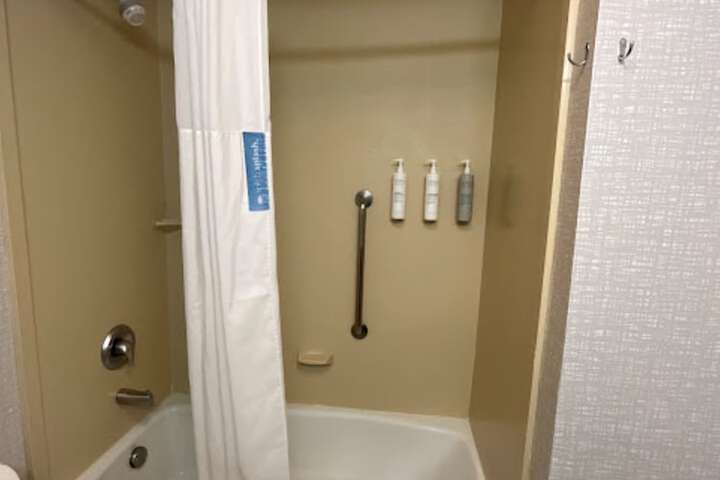 Room 27 of 60