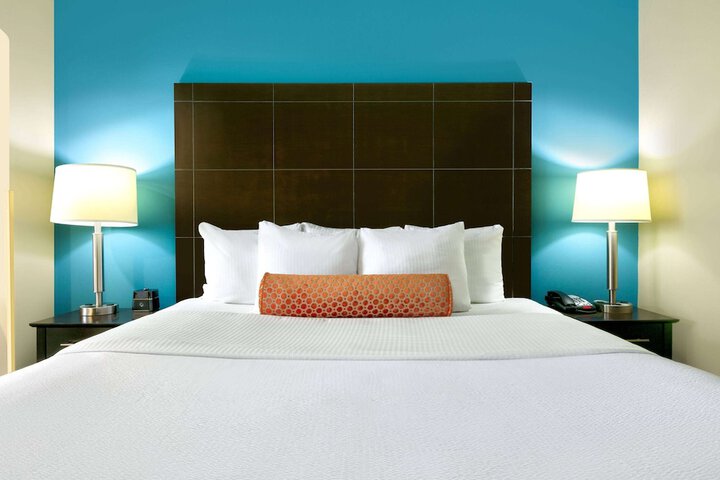 Room 32 of 61