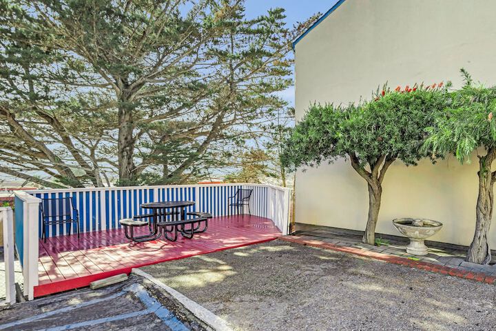 Bay Breeze Inn