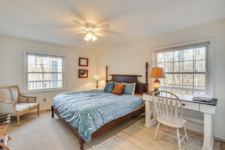 Lakefront Gem w / Games in Westminster!