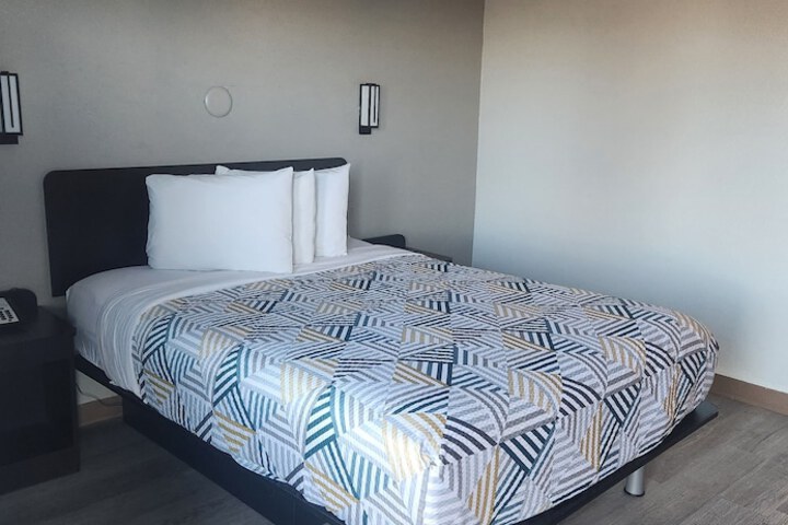 Room 21 of 32