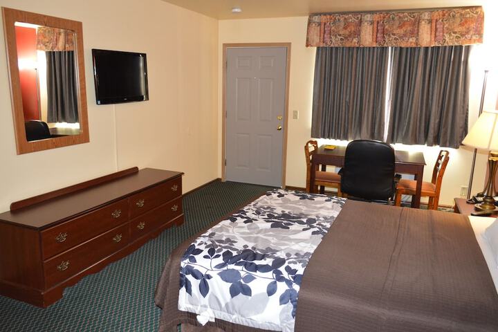 Room 8 of 17