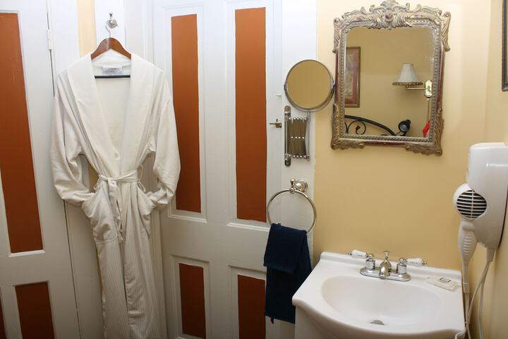 Room 52 of 63