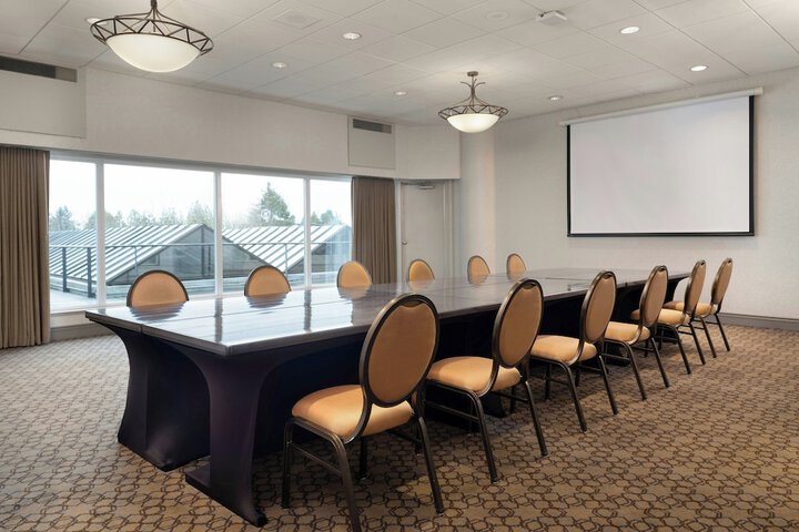 Sheraton Vancouver Guildford Hotel