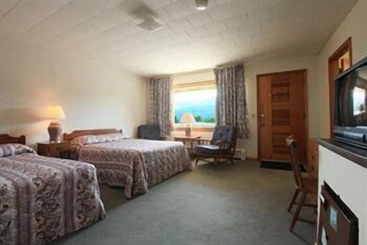 Room 10 of 18