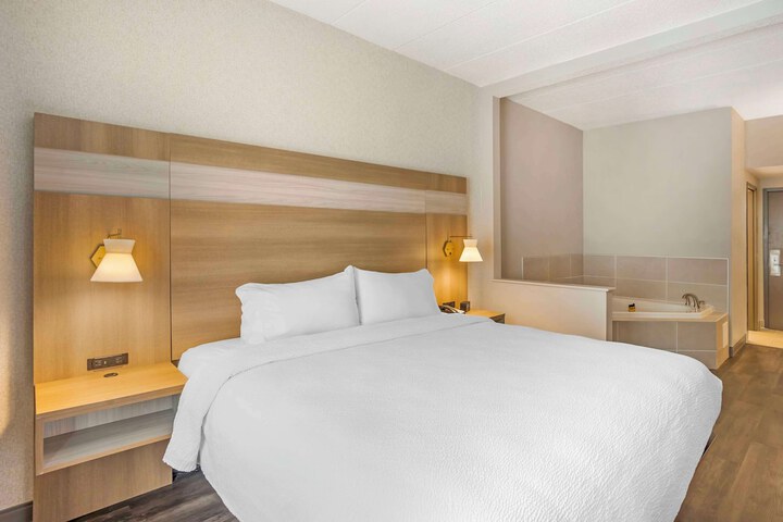 Best Western Plus Heritage Rail-South York / I-83