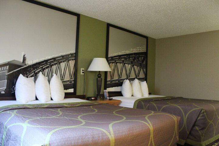 Room 16 of 32
