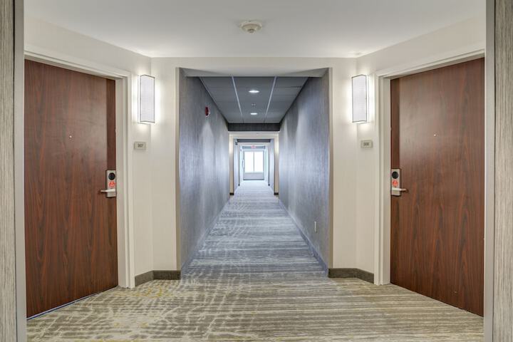 Ballroom/Hall 70 of 74