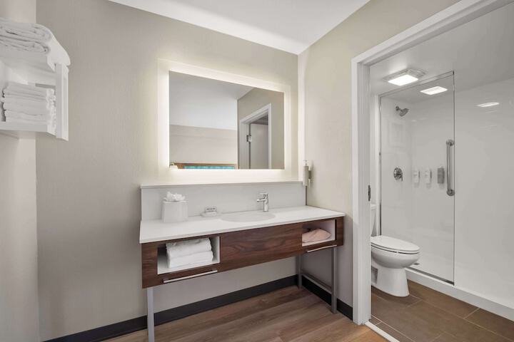 Room 11 of 40