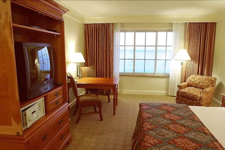 Room 24 of 40