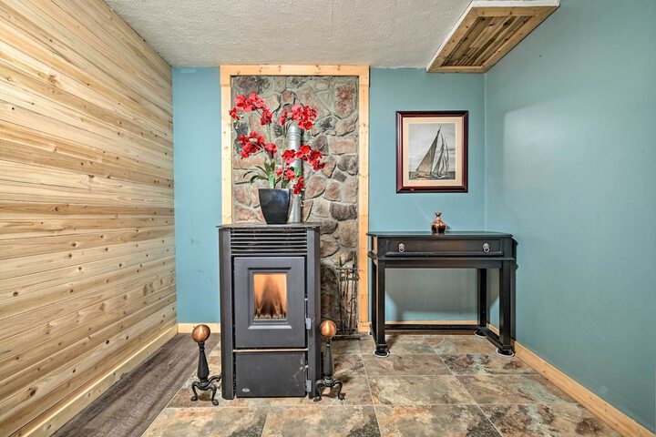 Berkeley Springs Vacation Home w / Fire Pit!