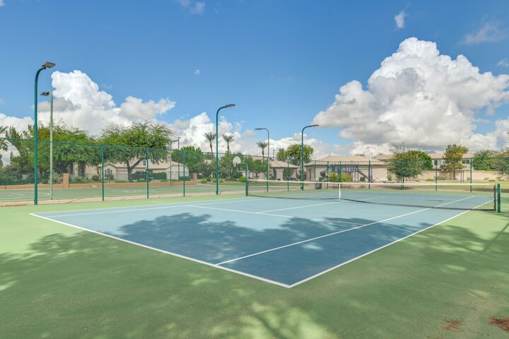 Pool & Golf Course Views: Family Home in Gilbert