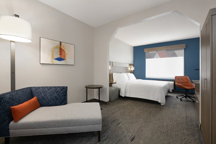 Room 28 of 49