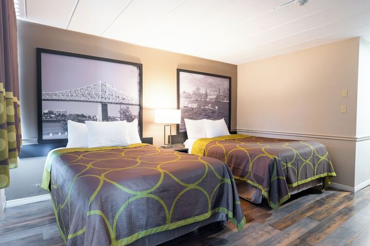Super 8 by Wyndham Gananoque / Country Squire Resort