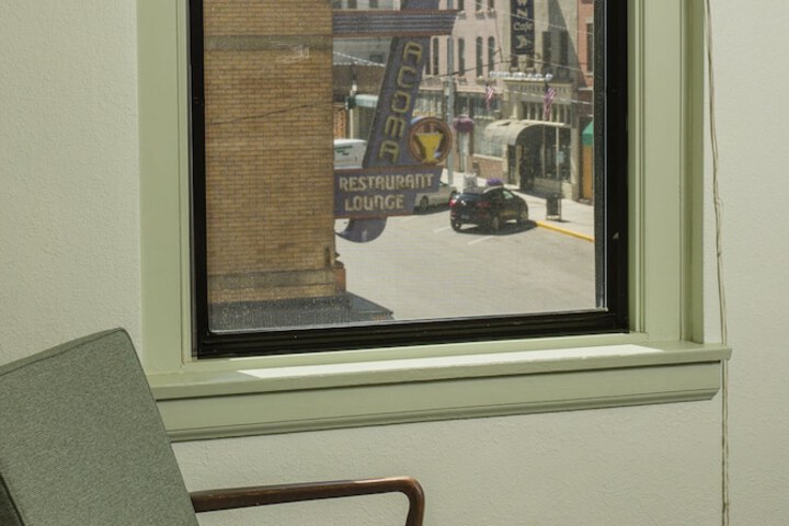 Room 32 of 46