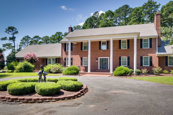 Waterfront Cambridge Gem w / Hot Tub Pool & Dock!