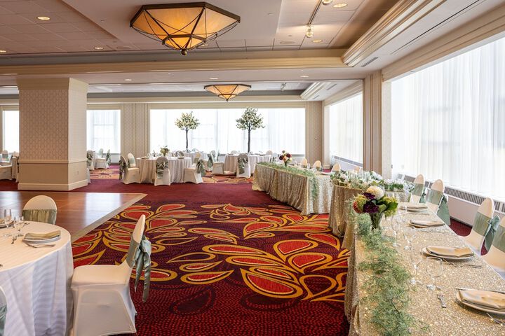 Ballroom/Hall 76 of 86