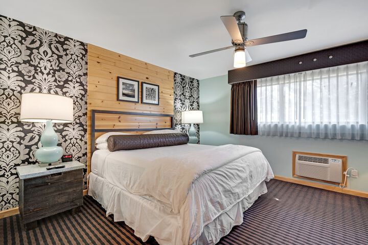 Room 44 of 124