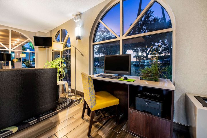 Business Center 42 of 42