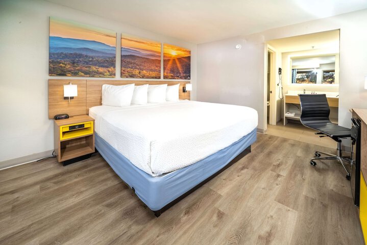 Room 12 of 32