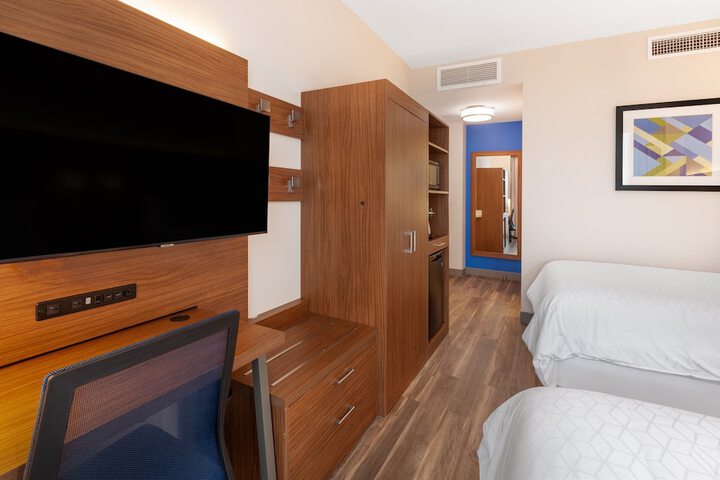 Room 30 of 38