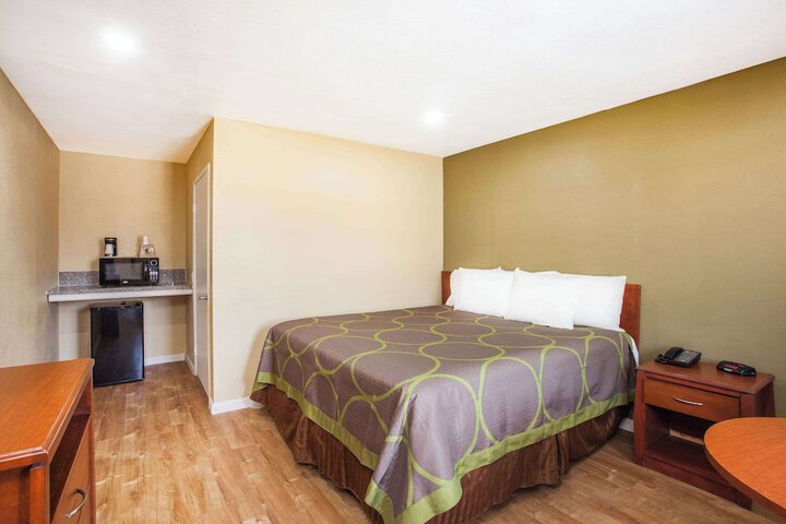 Room 9 of 19