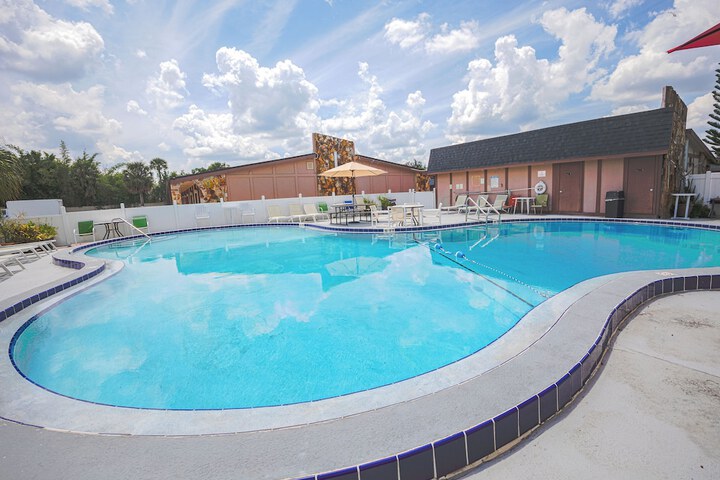 Pool 23 of 128