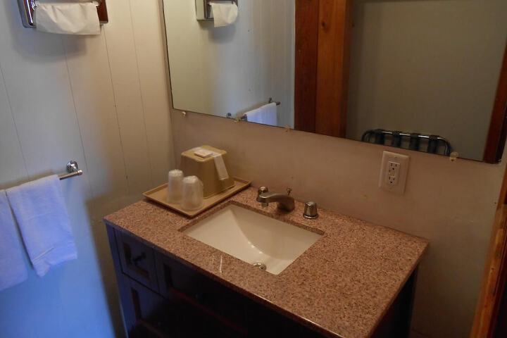 Room 5 of 18