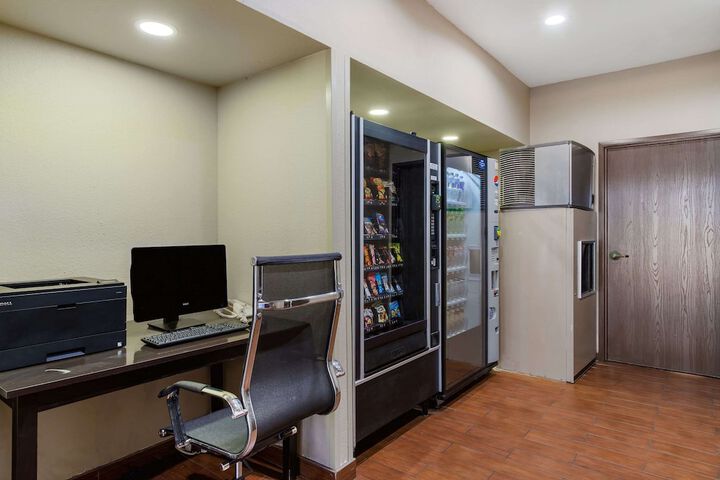 Business Center 28 of 28