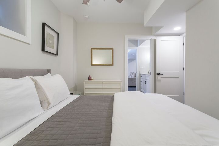 Room 35 of 103