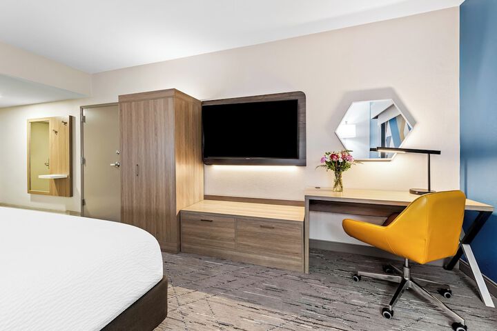 Room 33 of 47