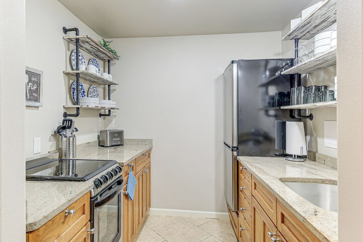 Fish & Hike: Apartment w / Pool Table in Ketchikan!