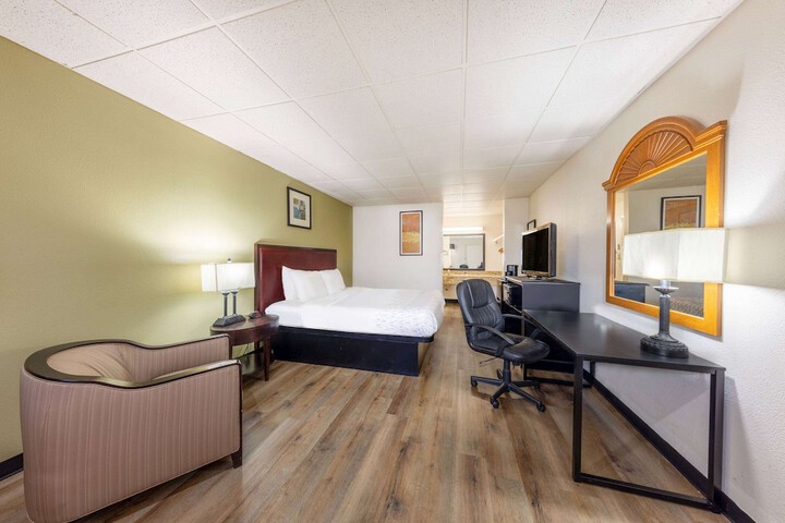 Room 19 of 39
