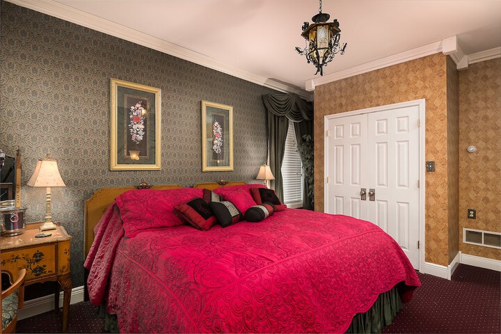 Room 30 of 62