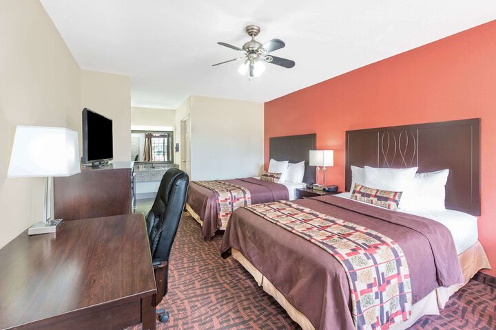 Room 6 of 16