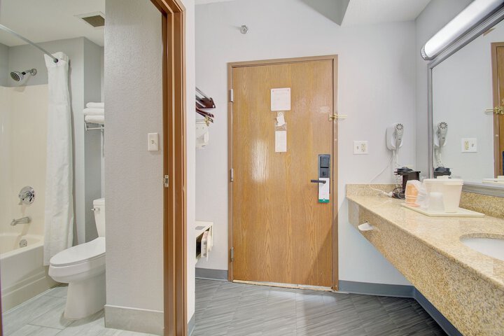 Quality Inn & Suites CVG Airport