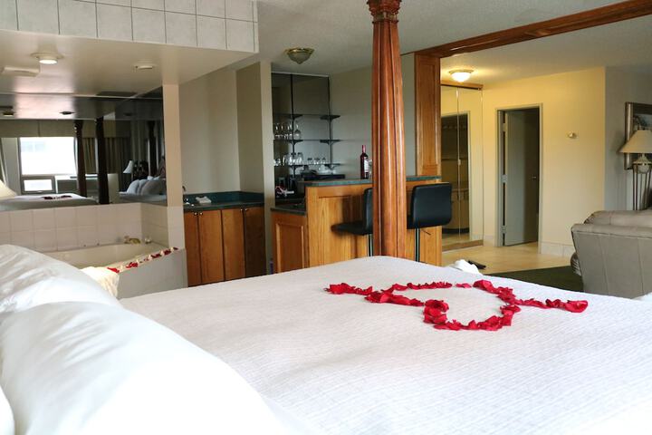 Nomad Hotel and Suites