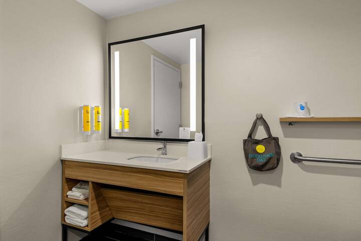 Room 18 of 33