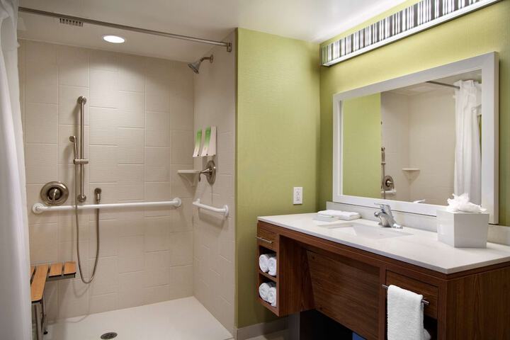 Room 10 of 28