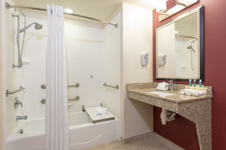 Holiday Inn Express Hotel & Suites New Philadelphia by IHG