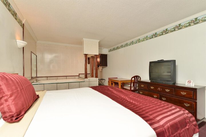 Room 7 of 14