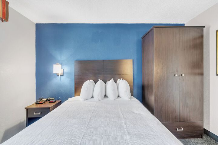 Room 32 of 40