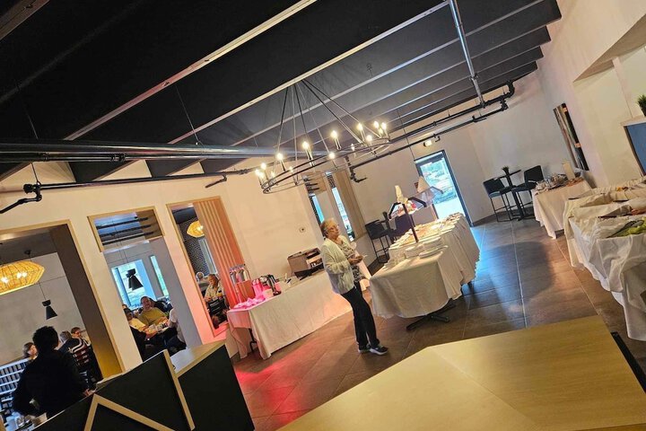 Ballroom/Hall 109 of 127