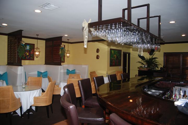 Lounge 358 of 392