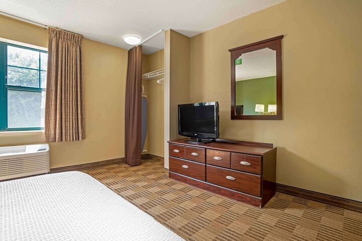 Room 21 of 34