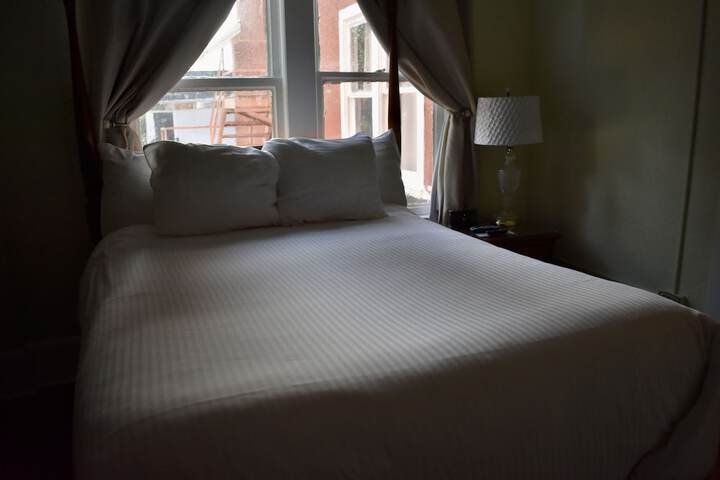 Room 72 of 104