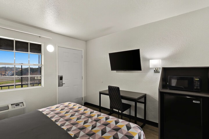 Room 27 of 40