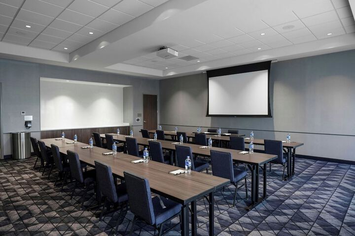 Courtyard by Marriott Indianapolis Fishers